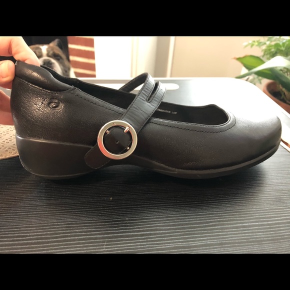 Aravon Mary Janes - Size 9 - Picture 10 of 13